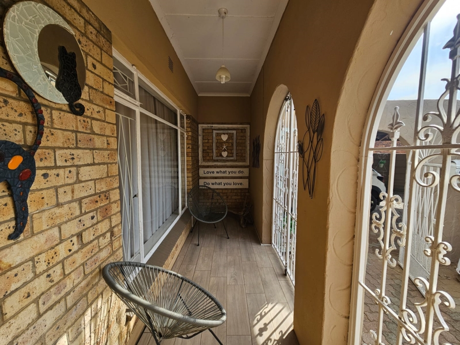 5 Bedroom Property for Sale in Merriespruit Free State